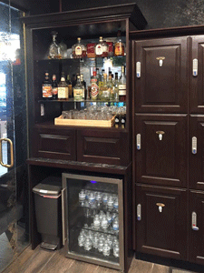 Cigar lounge with liquor cabinet in Las Cruces