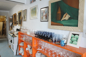 Paintings and glassware for sale in Las Cruces