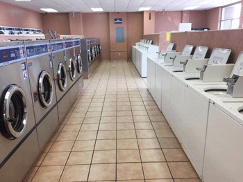 Laundromat in Las Cruces with well maintained and clean washers