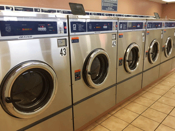 Laundromat in Las Cruces with large capacity washers