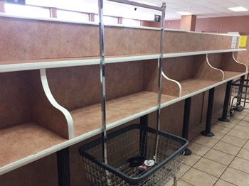 Laundromat in Las Cruces with folding tables and baskets