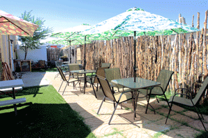 Outdoor patio at Valley Pizza in Las Cruces